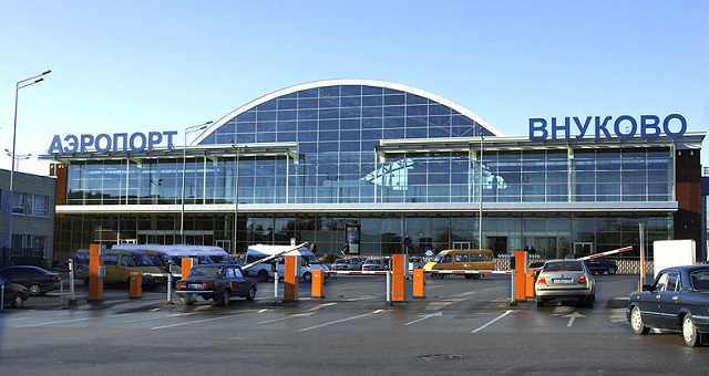 В аэропорту Внуково у пассажира украли 240 тысяч долларов