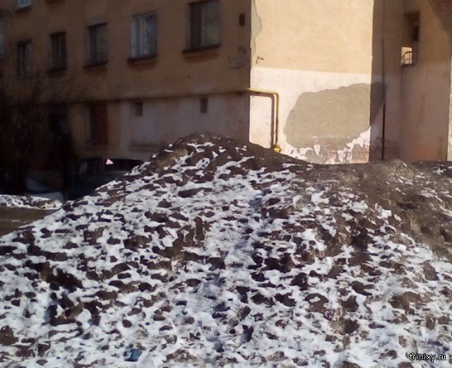 Коммунальщики из Вологды отправились в мае искать сугроб после жалобы местного жителя... но ничего нашли (2 фото)