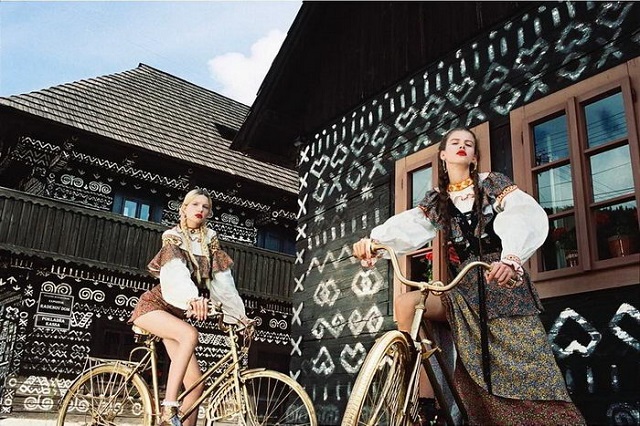 Братиславский фотограф доказал, что и в деревне может быть настоящий "fashion" (25 фото)
