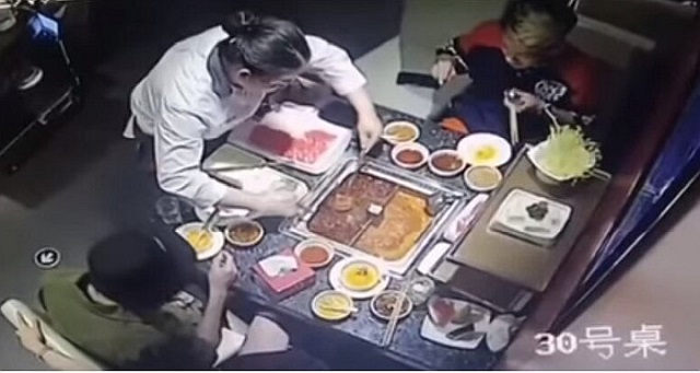 В китайском ресторане случайно взорвали суп и отправили официантку в больницу