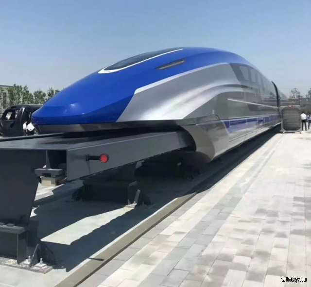 Прототип китайского поезда на магнитной подушке. Он сможет развивать скорость в 600 км/ч (12 фото + видео)