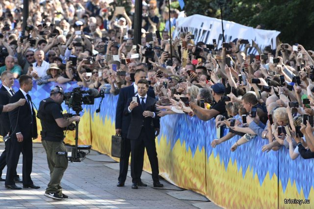 Владимир Зеленский - теперь официальный президент Украины (5 фото + видео)