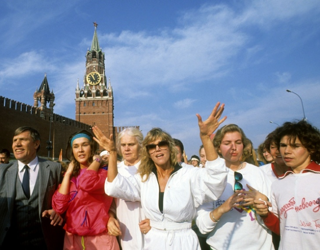 Фотографии знаменитостей, которые перепрыгнули "железный занавес" и побывали в СССР (14 фото)