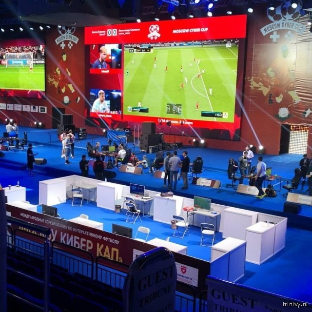 Власти Москвы потратили 33 млн рублей на кибертурнир по FIFA 19 (8 фото)