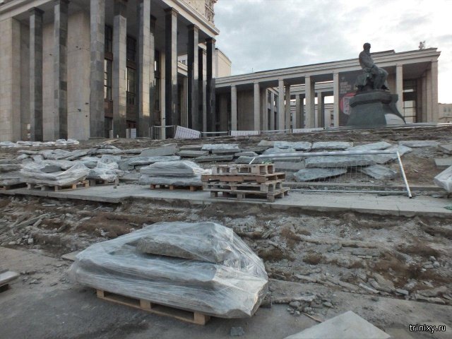 Лестницу Российской государственной библиотеки опять начали ремонтировать. 3 года назад на работы ушло 3,4 млрд рублей (5 фото)