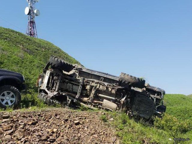 Жуткая авария во Владивостоке. Удивительно, но все остались живы (5 фото)