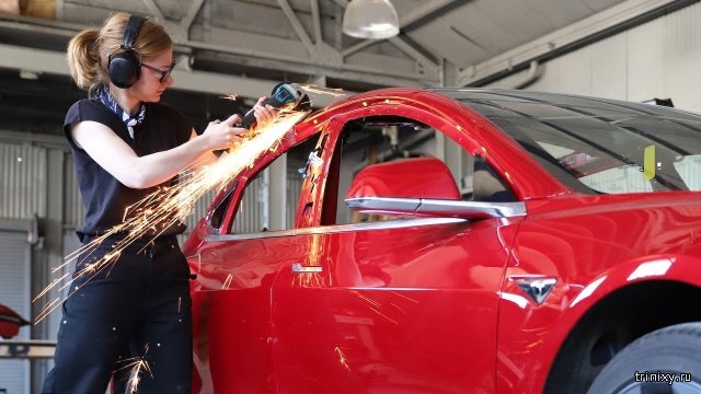 Поскольку Tesla пока не производит пикапы, изобретательница из Швеции решила взять дело в свои руки (10 фото)