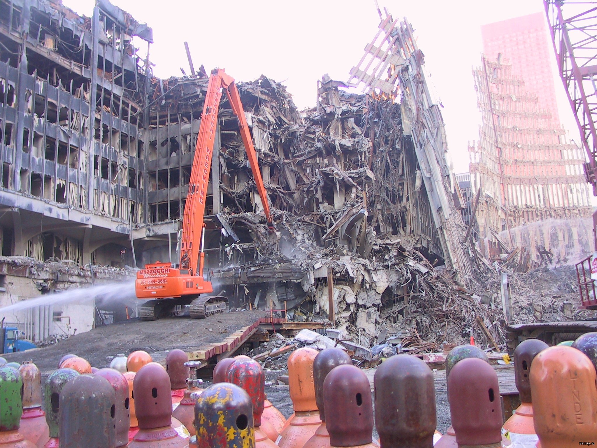 Фото после теракта. 11 Сентября 2001 внутри башен. Разбор завалов 11 сентября. Манхеттен теракт Манхэттен 2001.