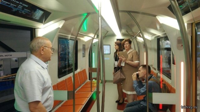 Современный поезд метро "Вагон 2020" представили в "Экспофоруме" (9 фото)