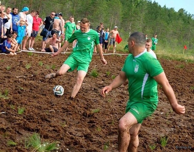 Болотный футбол в Ленинградской области (20 фото)
