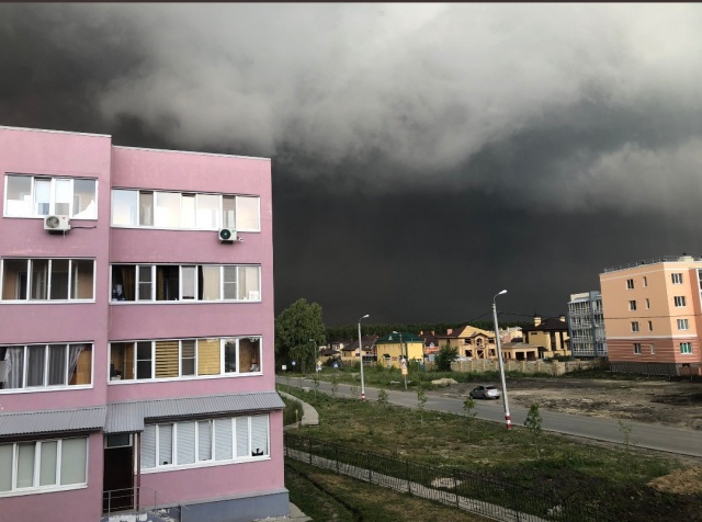 Сильный  ураган обрушился на Ульяновск (6 фото + видео)