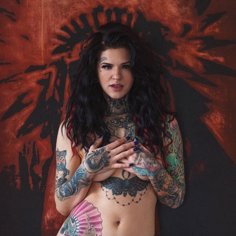 Девушка нанесла на свое тело более 40 татуировок, идеями для которых послужили фильмы (17 фото)