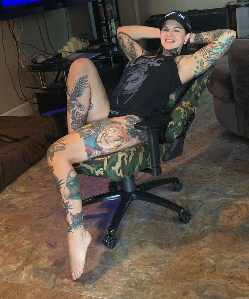 Девушка нанесла на свое тело более 40 татуировок, идеями для которых послужили фильмы (17 фото)