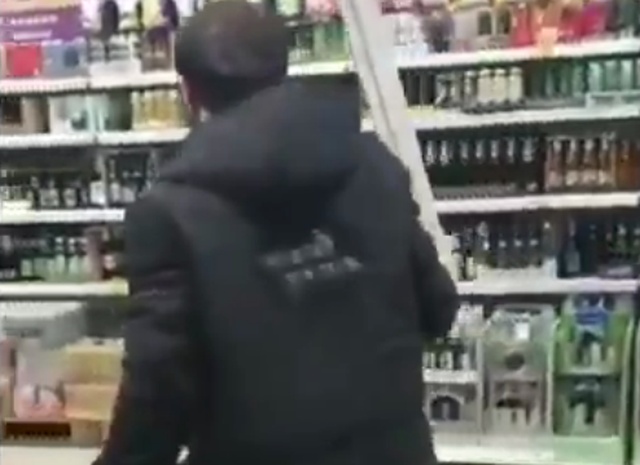 Сезон охоты в продуктовом магазине