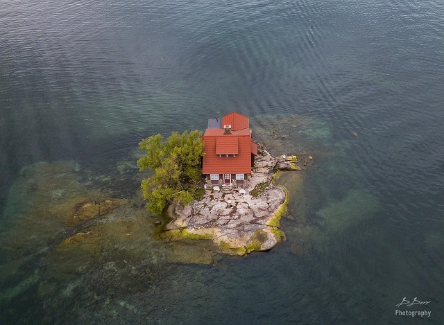 Остров " Just Room Enough Island" - маленький рай для мизантропов (8 фото)
