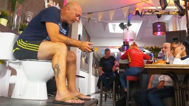 Мужчина из Бельгии установил очень странный мировой рекорд (2 фото + видео)