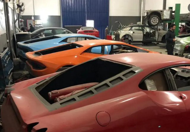 В Бразилии полиция обнаружила фабрику по производству поддельных Ferrari и Lamborghini (10 фото)