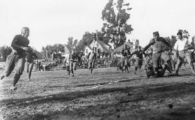 Опасный американский футбол начала XX века (19 фото)