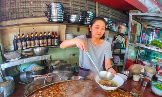 Фирменный бангкокский суп, от которого может стать дурно (10 фото)