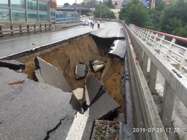 Ливни в Сочи размыли несколько федеральных дорог (3 фото + видео)