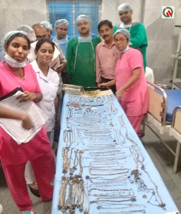 Один день из жизни индийских хирургов (4 фото)