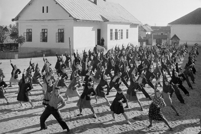 Жизнь советских людей. Фотографии Семена Фридланда (49 фото)