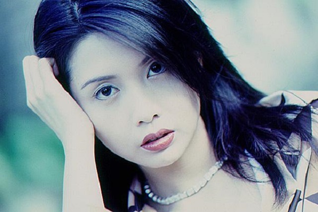 51-летняя актриса Чингми Яу выглядит не старше ее 18-летней дочери (6 фото)