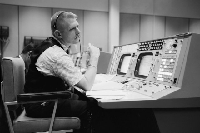 Восстановленный центр управления полётами миссии «Аполлон» (13 фото)