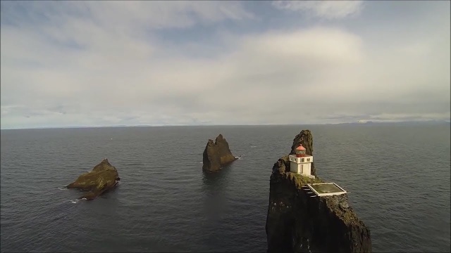 Одинокий маяк в Исландии (5 фото)