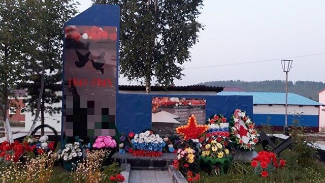В Приамурье отреставрировали памятник погибшим в ВОВ, но что-то пошло не так (фото + видео)