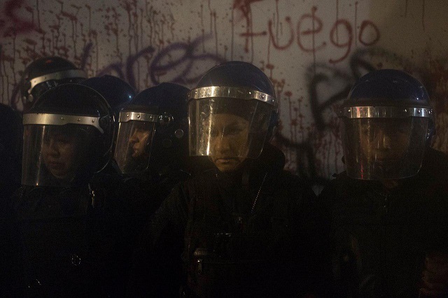 В Мексике прошла масштабная акция протеста против полицейского насилия и за права женщин (8 фото)