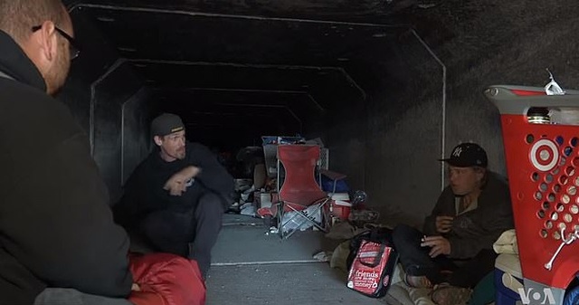 Популярная порноактриса Дженни Ли стала бездомной и живет в туннелях (9 фото + видео)