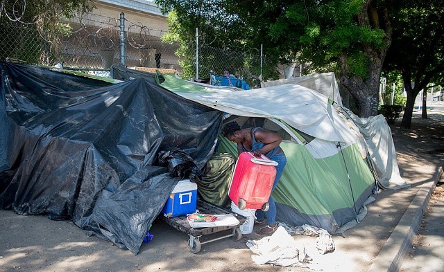 Нашествие бездомных в Сакраменто (26 фото)