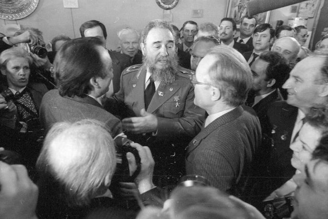 Лица людей глазами знаменитого советского фотографа Александра Стешанова (25 фото)