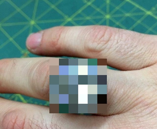 Девушка купила на барахолке кольцо, а оно оказалось с "сюрпризом" (фото)