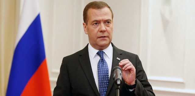 Дмитрий Медведев заявил, что 4-дневную рабочую неделю для ряда профессий можно ввести "хоть завтра"