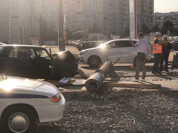 "Пункт назначения": в Брянске каток обрушил столб на легковушку