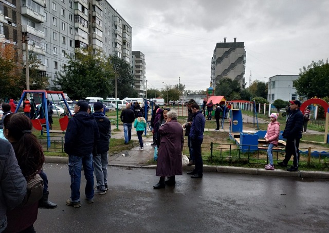 Мужчина из Красноярска хотел прочистить мусоропровод и чуть не взорвал весь дом  (9 фото + видео)