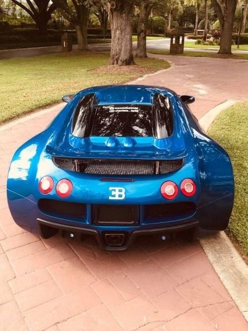 "Bugatti Veyron" продают в 20 раз дешевле оригинала (19 фото)