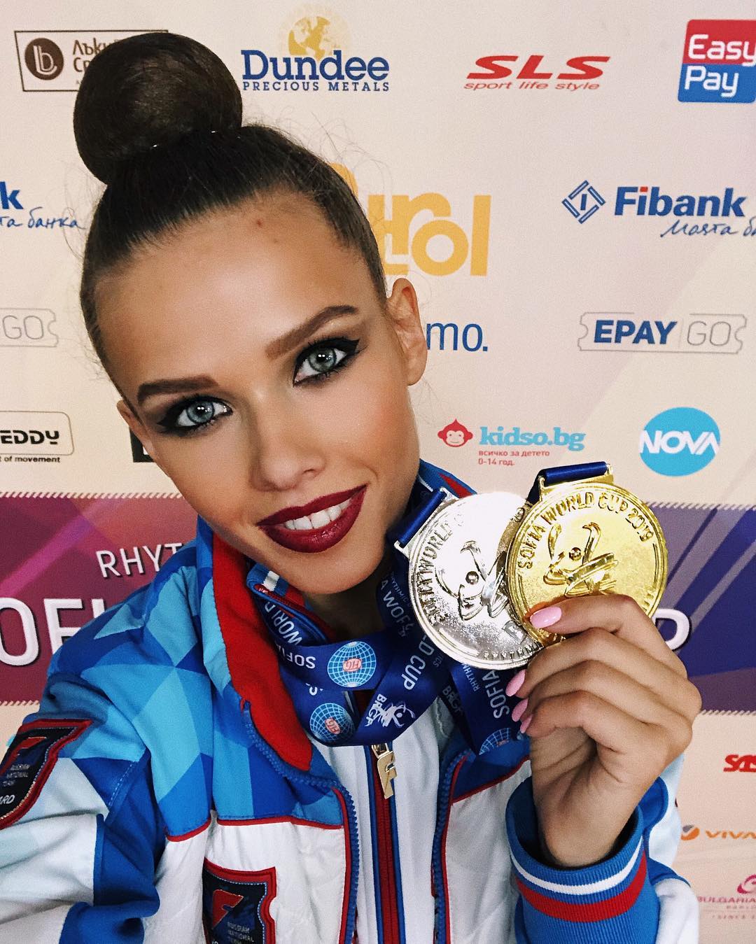 Екатерина Селезнева - новая звезда российской художественной гимнастики (20 фото)