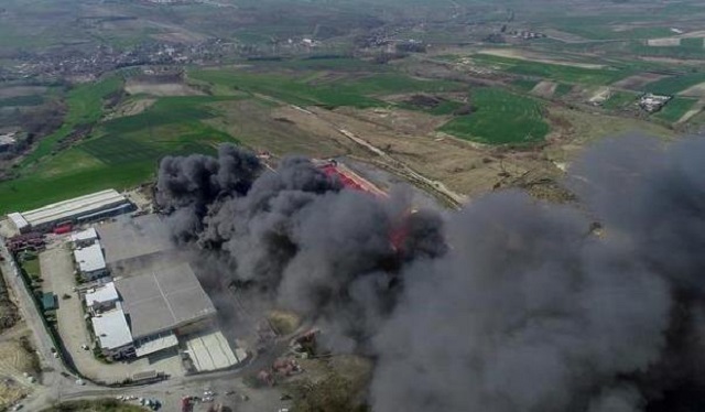Видео: взрыв на химзаводе в Стамбуле (3 фото + видео)