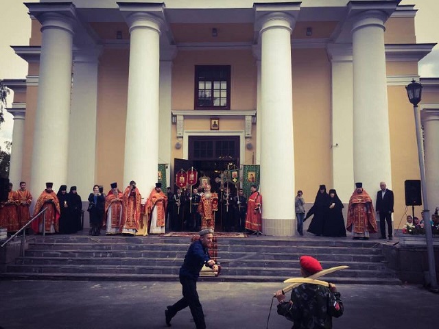 На церковном празднике в Петрозаводске выступили силовики и казаки (10 фото)