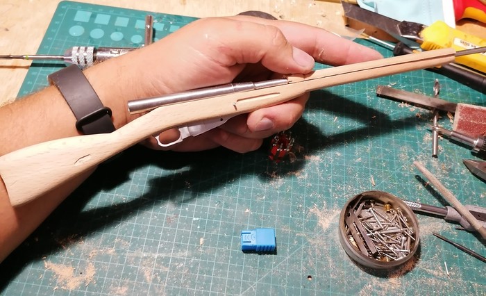 Мужчина сделал легендарную винтовку Мосина в миниатюре. Она стреляет! (18 фото + видео)