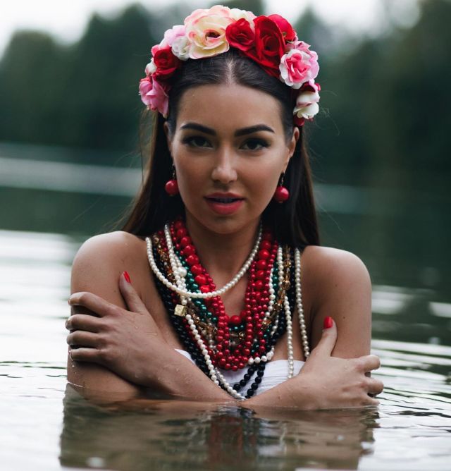 Красавица из Калуги покорила жюри конкурса "Миссис Европа - 2019" (18 фото)