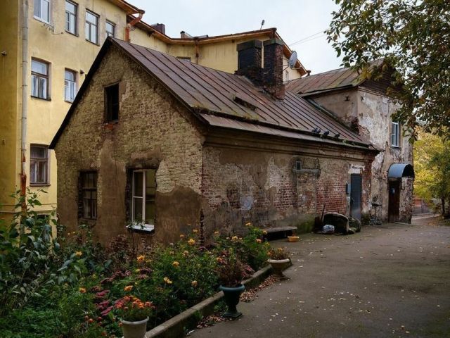 Как выглядит самый старый жилой дом в России (4 фото + видео)