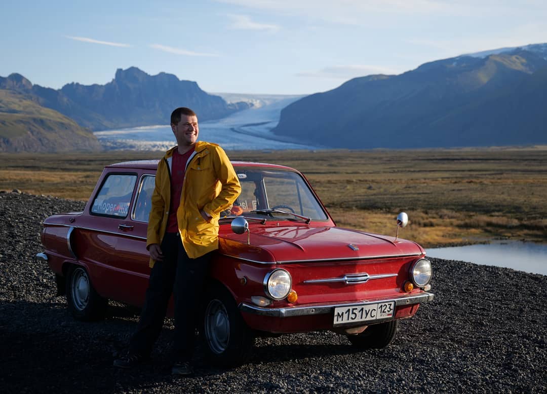 Россияне доехали до Исландии на красном "Запорожце" (13 фото)