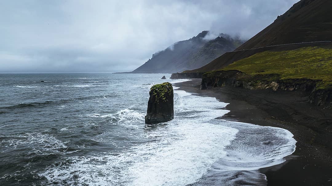Россияне доехали до Исландии на красном "Запорожце" (13 фото)