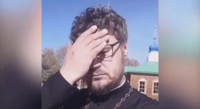 Современные батюшки освоили соцсети и начали православно троллить атеистов  (3 видео)