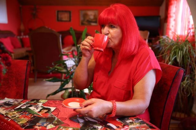 Зорица Реберник - "женщина в красном" из Боснии (10 фото)