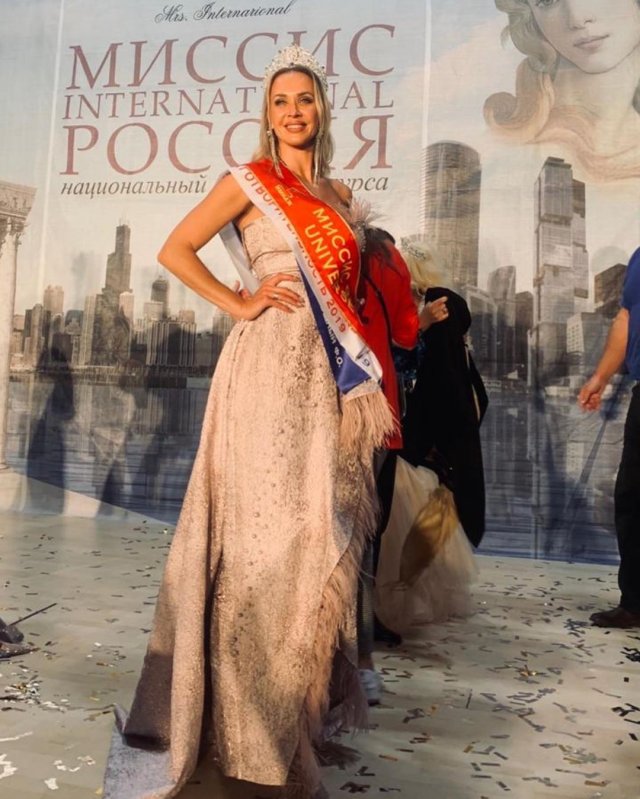 Наследница Николая Гоголя стала "Миссис Россия-2019" (18 фото)